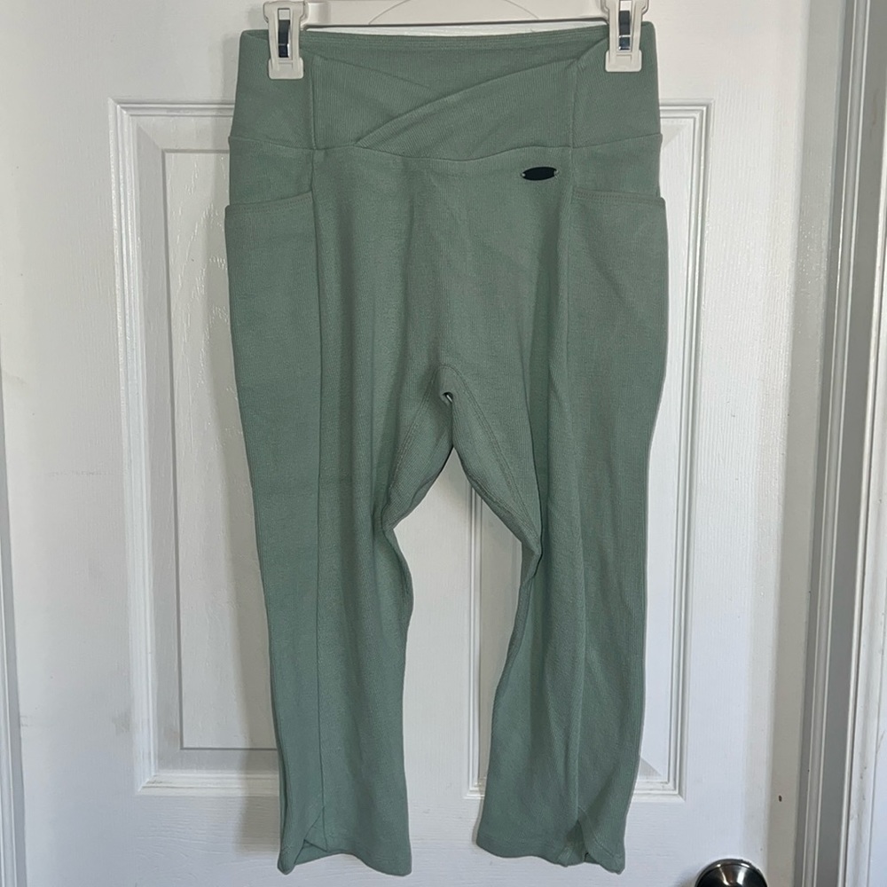 Gymshark Pistachio Green Cropped Leggings